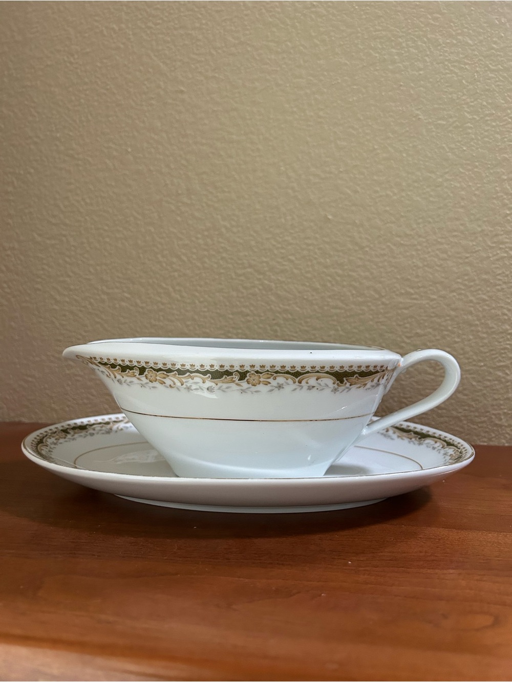 Classic White Porcelain Gravy Boat with Gold Accent